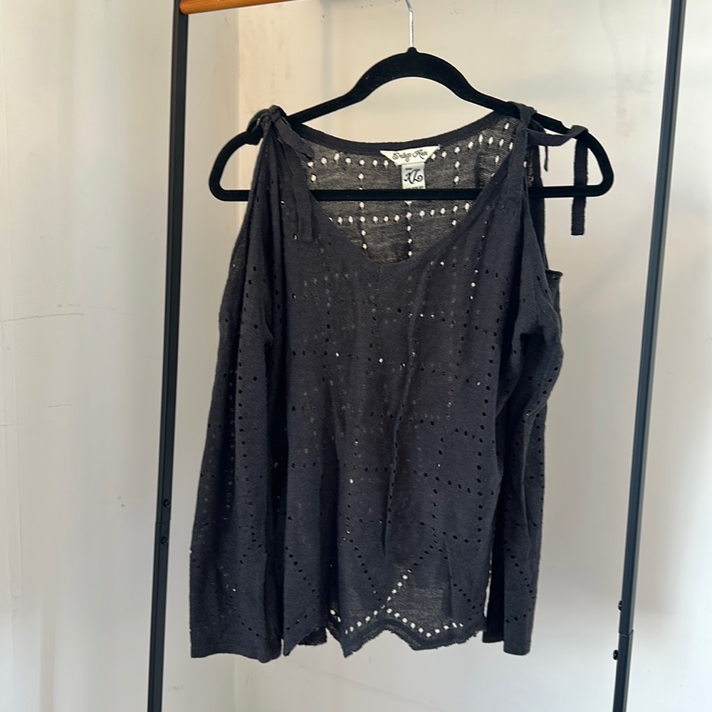 Women’s XL indigo rein gray perforated off the shoulder top